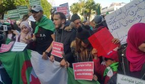 طلبة جزائريون يواصلون حراكهم في الثلاثاء الـ40 ويرفضون تدخل الإتحاد الأوروبي