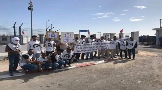 تنسيقية العهد للمعطلين بالداخلة تغلق باب الميناء احتجاجا على عدم الاستجابة لمطالبها