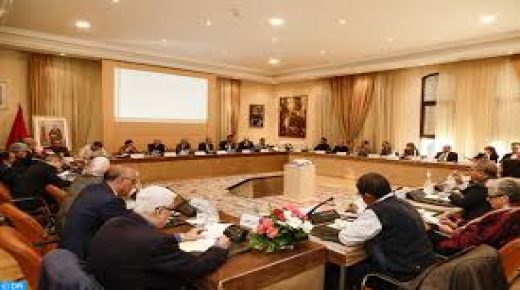 اللجنة الخاصة بالنموذج التنموي تقرر الشروع ابتداء من 2 يناير في عملية استماع للمؤسسات والقوى الحية للأمة