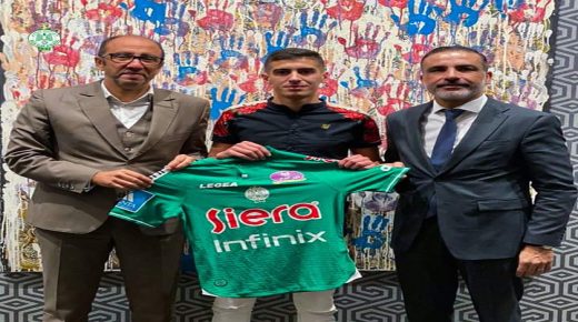 الرجاء يتعاقد مع اللاعب محمد المكعازي