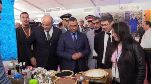 عامل إقليم فجيج ورئيس الغرفة الصناعية لجهة الشرق يفتتحان معرض الغرفة الصناعية للجهة الشرقية
