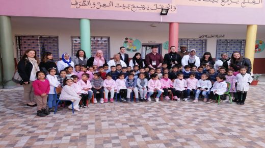 وفد من المشاركين في النسخة 33 للكونغرس العالمي يزور مؤسسة الإخلاص الابتدائية