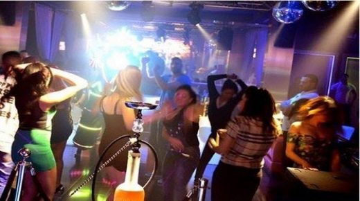 عاجل…بأمر من المهيدية…مداهمة مقاهي الشيشة بطنجة