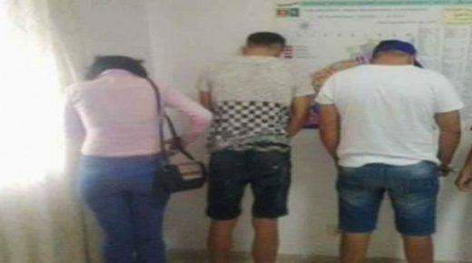 عناصر أمنية بإنزكان تسقط عصابة ” الدوكير ” التي نفذت عمليات سرقة بإستعمال فتاة كطعم