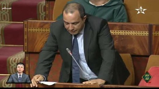 الداخلة…عبدالفتاح المكي يسائل وزير التجهيز حول صفقة إزاحة الرمال