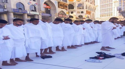 بعثة فريق أولمبيك آسفي يؤدون العمرة قبل مواجهة الإتحاد السعودي