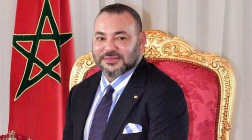 الملك يسلم جائزة محمد السادس للمتفوقات والمتفوقين في برنامج محاربة الأمية بالمساجد