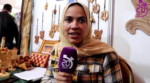 أول فتاة تمتهن حرفة النجارة