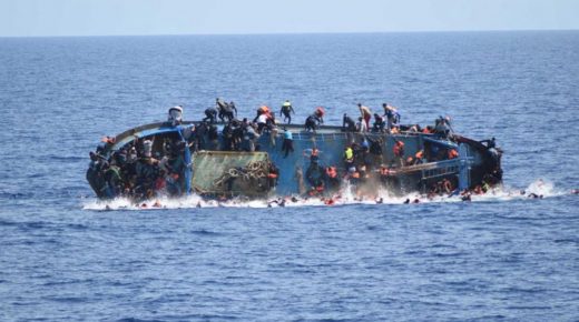مصرع 14 مهاجرا مغربيا من بينهم طفلان في قارب بالمحيط الأطلسي