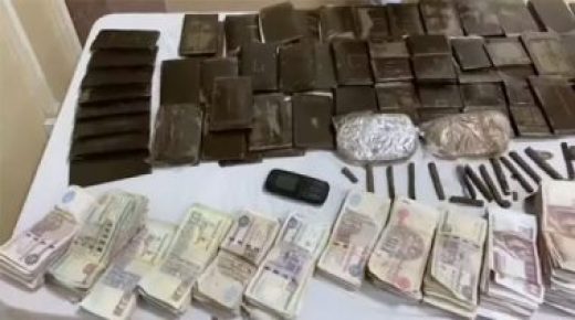 ايقاف 4 اشخاص وفتاة قاصر بسبب ترويج المخدرات