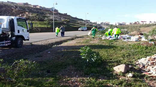 شركة الناظور للبيئة تعتذر لساكنة أحد أحياء المدينة بسبب تراكم الأزبال