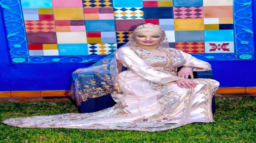 “بيرلا” تعود للأضواء عبر القفطان المغربي