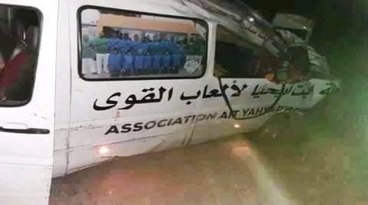 مصرع عداء وإصابة 16 آخرين في انقلاب حافلتهم نواحي بني ملال