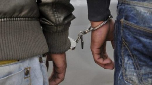 توقيف شخصين للاشتباه في ارتباطهما بشبكة إجرامية تنشط في الاتجار في المخدرات