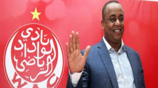 الوداد يجدد الثقة في ديسابر.. ويلحق اللاعب زهير بالفريق الثاني