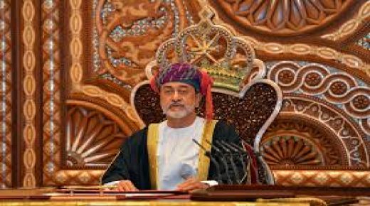 سلطان عمان الجديد يقوم بتغيير النشيد الوطني والعلم