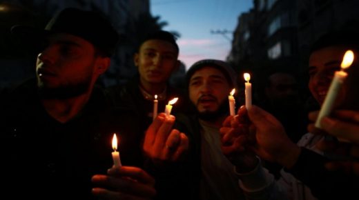معاناة غزة … تزايد انقطاع التيار الكهربائي الى 8 ساعات