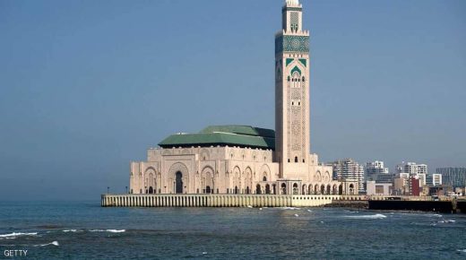 بناء على طلب الفتوى الموجه إلى المجلس العلمي الأعلى من أمير المؤمنين، الهيئة العلمية للإفتاء بالمجلس تفتي بإغلاق المساجد مؤقتا بالنسبة للصلوات الخمس وصلاة الجمعة ابتداء من اليوم