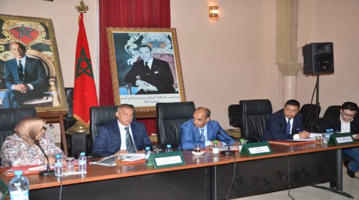 عامل إقليم بركان في إجتماع حول كيفية توزيع الاعانات على الأسر المعوزة