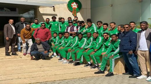 احتجاج فريق مولودية الداخلة أمام مقر الجامعة