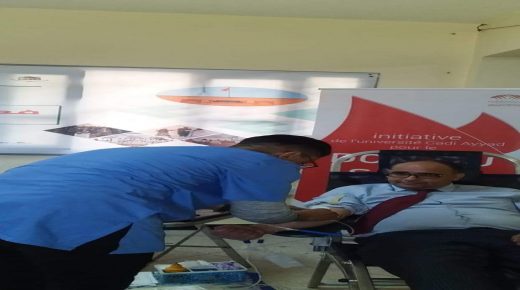 مدير المركز الجامعي و الأساتذة والطلبة يتبرعون بالدم خلال الأيام الثقافية بقلعة السراعنة