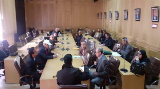جماعة وجدة تنخرط في حملة شاملة ضد وباء كورونا تشمل الإدارة والموظفين والمرتفقين