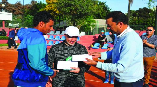 أنكاسي ونافع يفوزان بدوري النادي البلدي للتنس