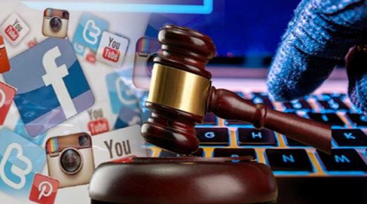 توقيف شخصين أحدهما مشتشار لتورطهما في توزيع أخبار زائفة ,,والتحريض على ارتكاب أفعال إجرامية