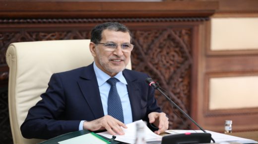 رئيس الحكومة يوجه تحية لمختلف السلطات و الهيئات ..و عمال النظافة