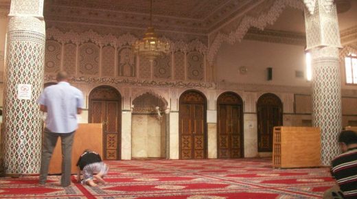 الاوقاف تقرر اغلاق مراحيض المساجد و سحب السبح و أحجار التيمم