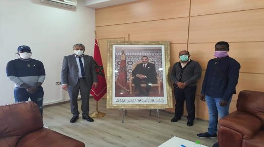 جامعة محمد الأول توزع المساعدات على الطلاب الأجانب