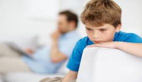 أسباب غيرة الزوج من طفله