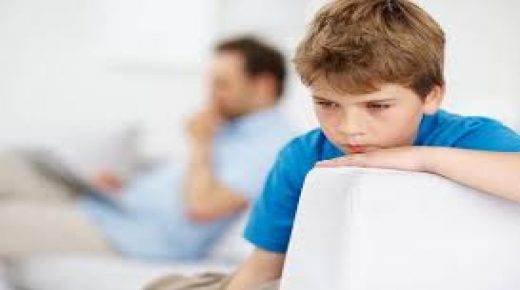 أسباب غيرة الزوج من طفله
