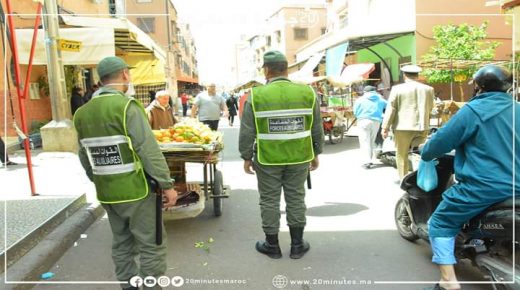 السلطات المحلية بمدينة مراكش تحث الباعة الجائلين داخل الأسواق الشعبية بإغلاق محلاتهم على الساعة واحدة زوالا