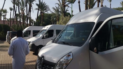 مهني النقل السياحي بالمدينة الحمراء يخصصون اسطولهم لقطاع الصحة