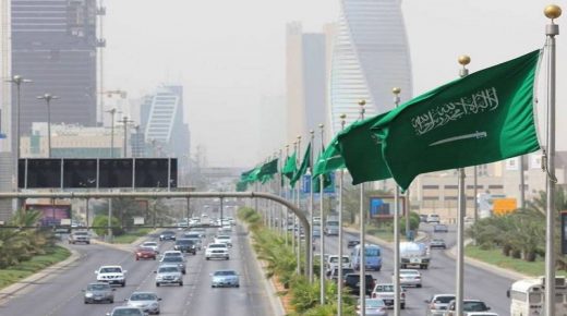 السعودية تفرض حظراً للتجول في الرياض وتبوك والدمام والظهران والهفوف