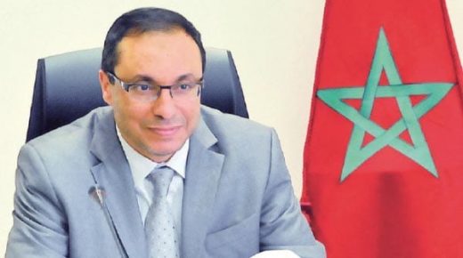 الوزير عمارة يغادر المستشفى بعد شفائه من ‘كورونا’