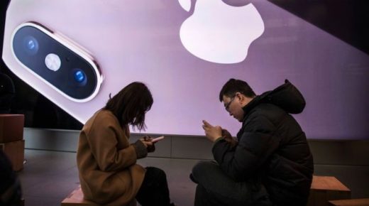 أبل تعيد فتح 25 متجرا إضافيا في أمريكا