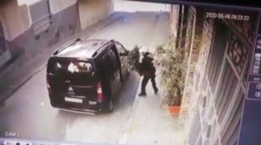 بعد تداول الفيديو..اعتقال سارق أغراس من أمام المنازل + فيديو