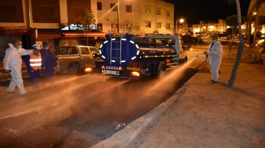 طنجة تواصل عمليات التعقيم بمختلف أحيائها و شوارعها