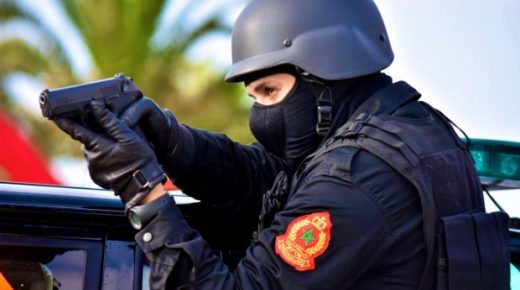 ضابط شرطة ممتاز يضطر لاستخدام سلاحه الوظيفي لتخليص عون سلطة كان محتجزا من طرف شخص من ذوي السوابق