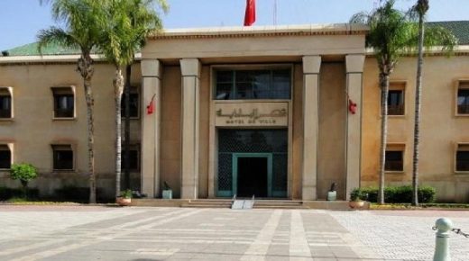 رئيس المجلس الجماعي بمدينة مراكش يجمع الفاعلين الاقتصاديين من أجل تدارس وضعيتهم