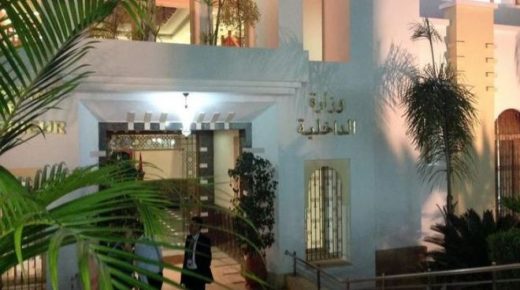 توقيف عون سلطة بإقليم مديونة عن العمل بعد اتهامات له بتعنيف رجل مسن.
