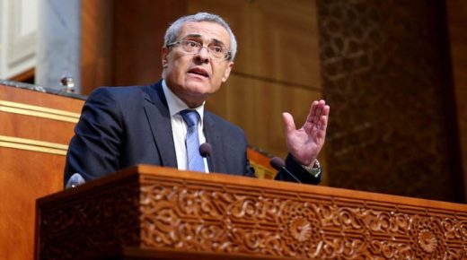 وزير العدل يطلب تأجيل أشغال اللجنة الوزارية بشأن مشروع قانون استعمال شبكات التواصل الاجتماعي