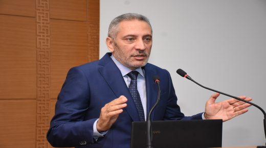 مولاي حفيظ العلمي يدرس المقترحات الخاصة بمواكبة القطاعات الاقتصادية لتجاوز الآثار المترتبة عن أزمة