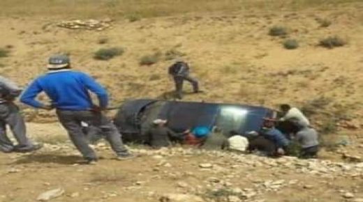 وفاة شخص و اصابة زوجته بجروح خفيفة على إثر انقلاب سيارة خفيفة