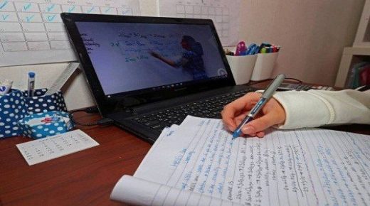 التعليم عن بعد …”استطلاع رأي” التلاميذ و الاباء و الاساتذة