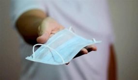 هل يجب ارتداء الكمامة داخل المنزل.. دراسة تجيب