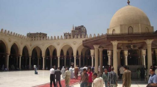 الحكومة المصرية تشكف عن خطتها لإعادة فتح دور العبادة