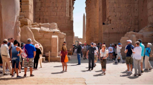 اليونان تودع إغلاقات كورونا وتستعد لعودة السياح